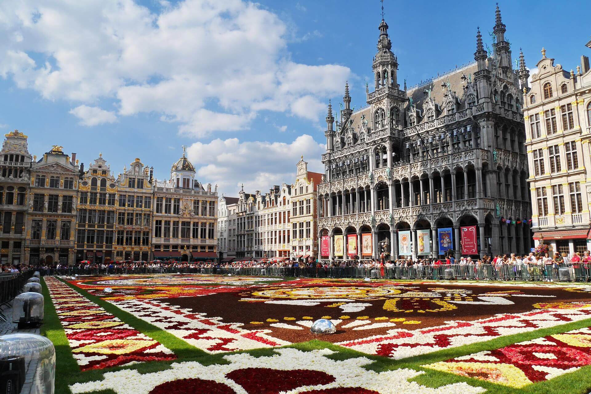 Scenic last minute cityscapes and architecture in Brussels.